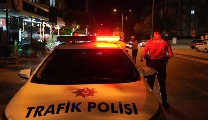 Isparta’da emniyet ekiplerince yapılan uygulamada 120 kişi ve 100 araç