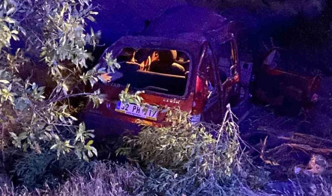 Isparta’da gece saatlerinde otomobillerin çarpışması sonucu meydana gelen trafik kazasında