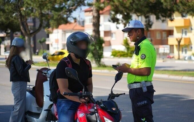 Isparta’da gerçekleştirilen trafik uygulamalarında toplam 282 şahıs ve 147 araç