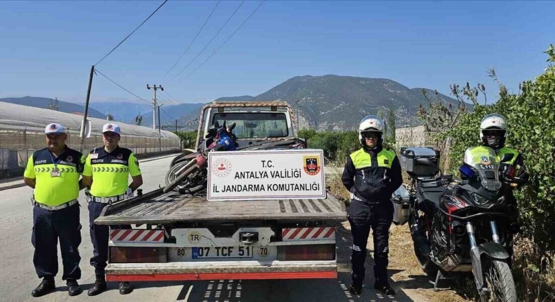 Antalya’da jandarma ekiplerince motosikletlere yönelik yapılan denetimlerde 98 motosiklet trafikten