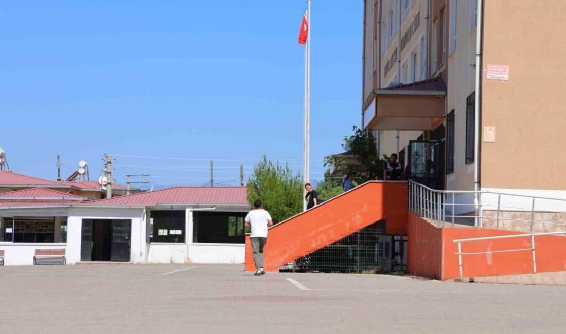 Yükseköğretim Kurumları Sınavı (YKS), heyecanı depremin merkezi Kahramanmaraş’ta da sabah