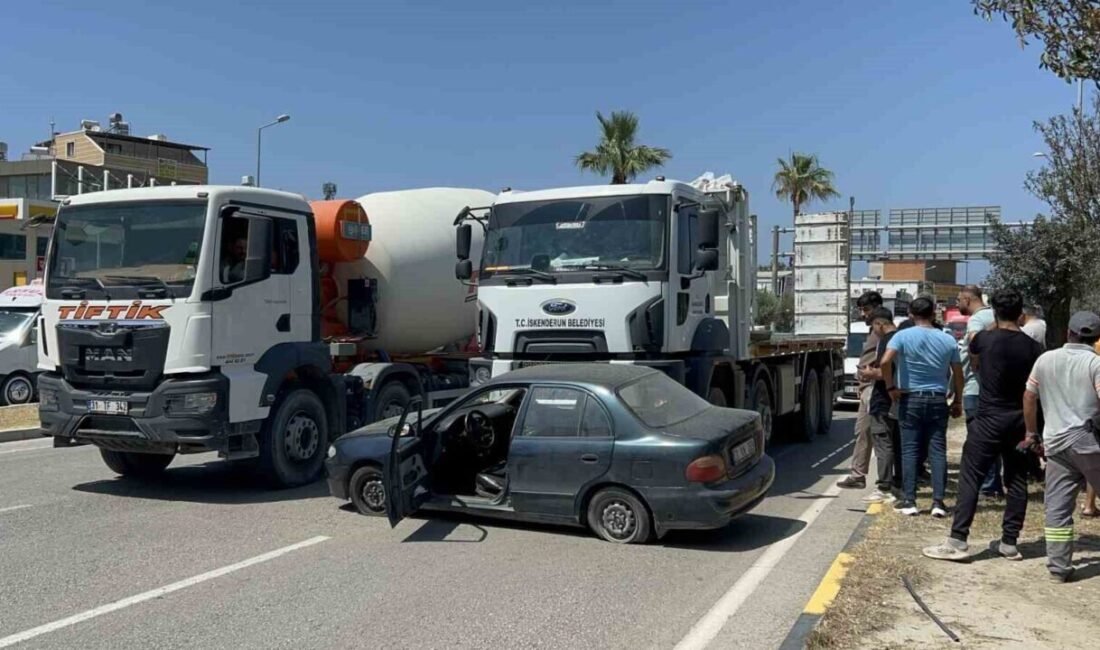 Hatay’ın İskenderun ilçesinde belediyeye ait kamyonun otomobili metrelerce sürüklediği anlar