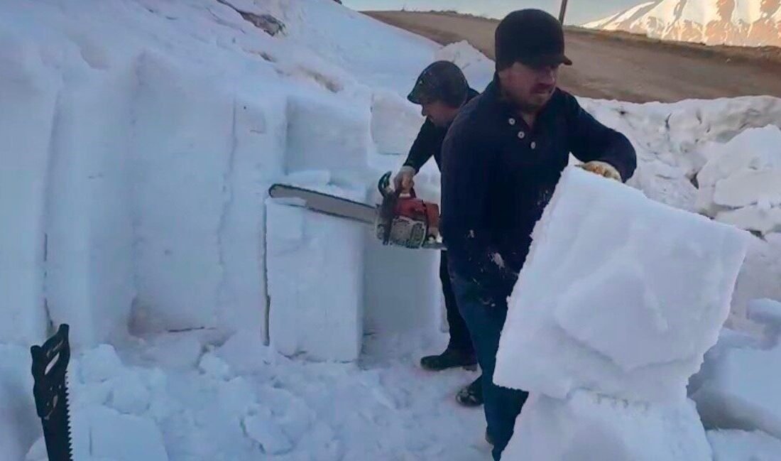 Antalya’da 2500-3000 rakımlı yaylalardan bin bir zahmetle testereyle kesilip toplanan