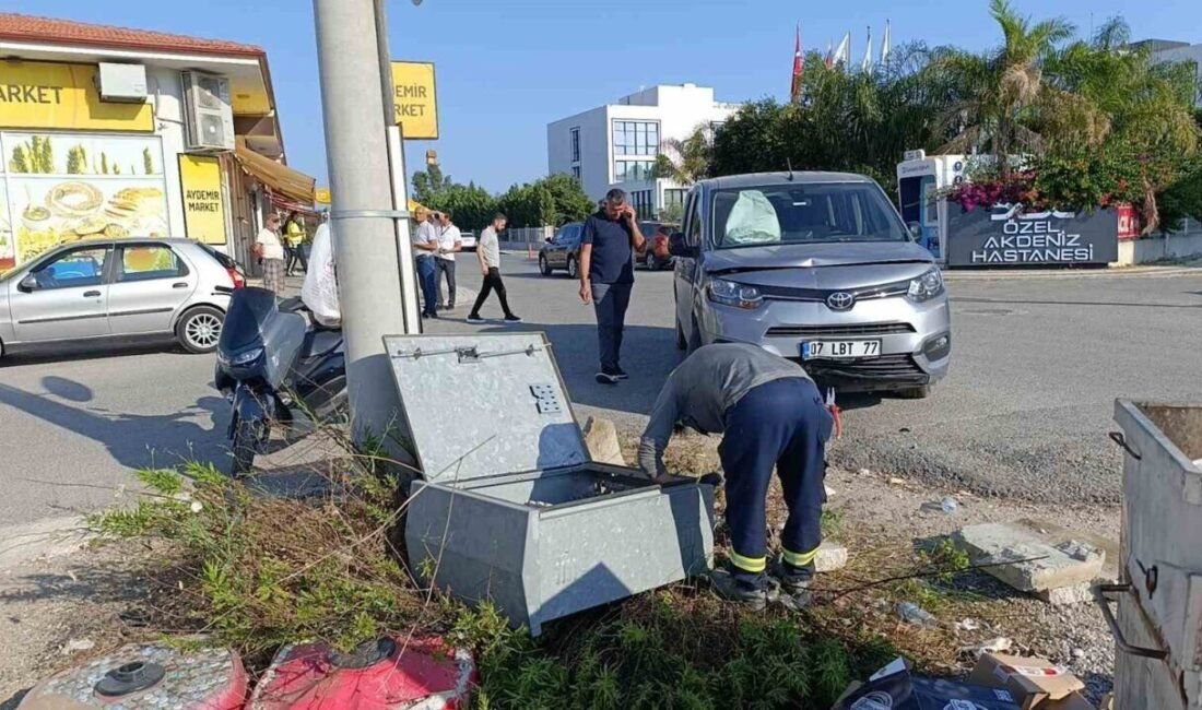 Manavgat’ta kavşak sisteminde hafif ticari araç ile otomobilin çarpışması sonucu