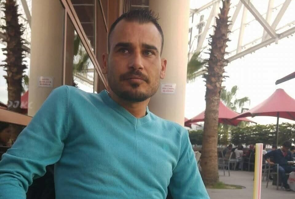 Mersin’in Tarsus ilçesinde otomobil ile hafif ticari aracın çarpışması sonucu