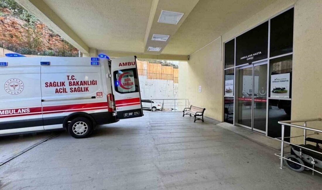 Antalya’nın Gazipaşa ilçesinde evde yaşadığı tartışma sonucu kendini bıçakladığı iddia