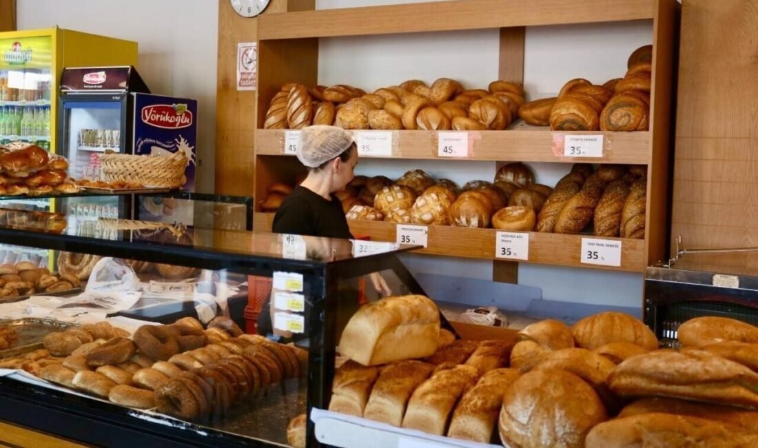 İlçe sakinleri için günlük ortalama 80 bin ekmek üreten Kepez