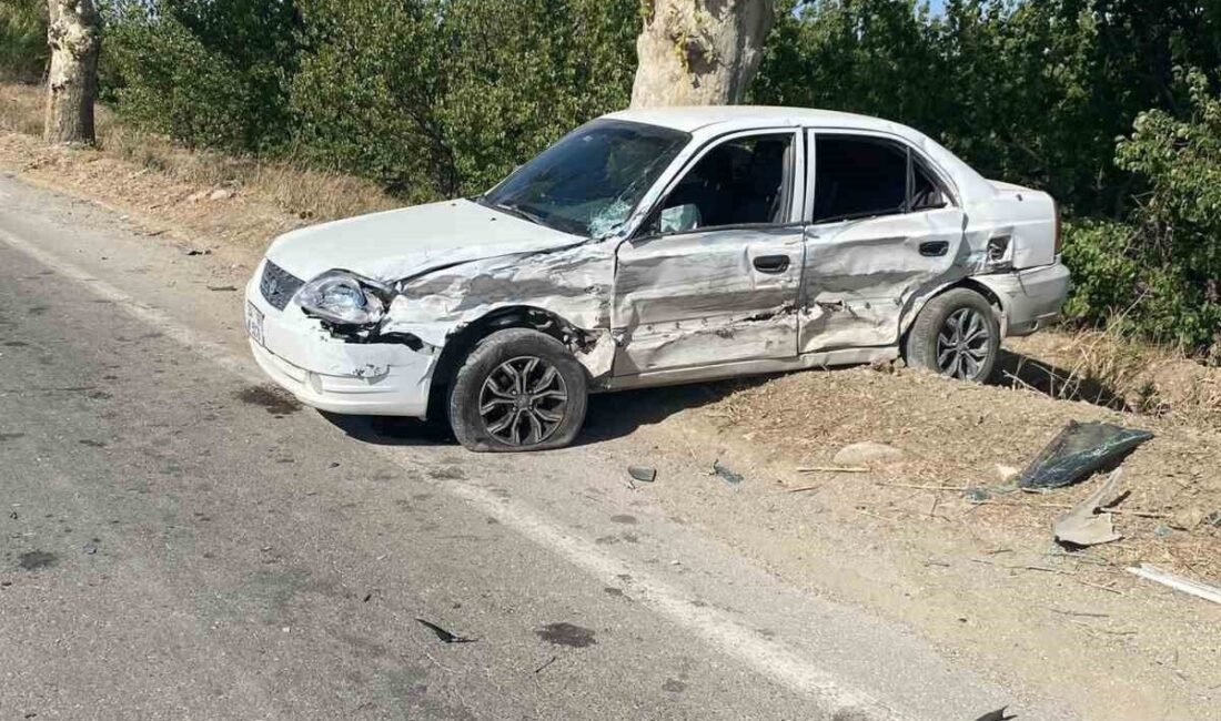 Hatay’da 2 otomobilin çarpıştığı kazada 4 kişi yaralandı. Kaza, Kırıkhan