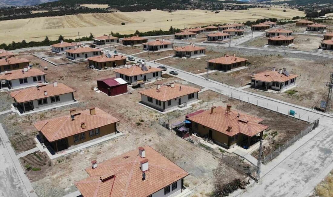 Kahramanmaraş’ta inşa edilen köy konutları da hak sahiplerine teslim edilmeye