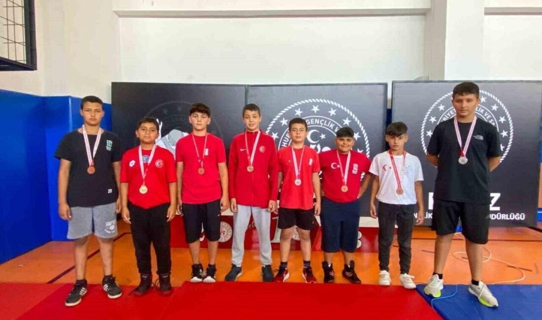 Manavgat Belediyesi Güreş Kulübü sporcuları, Antalya’da düzenlenen U11-U12-U13-U14 serbest ve