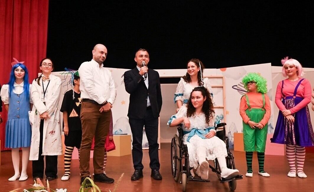 Manavgat Belediyesi Kent Tiyatrosu (MAKET), tiyatro dünyasının prestijli organizasyonlarından biri