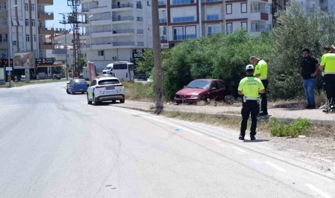 Antalya’nın Manavgat ilçesinde otomobilin direğe çarpması sonucu meydana gelen kazada