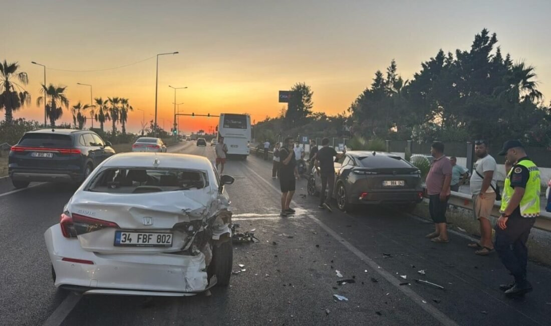 Manavgat’ta zincirleme kaza: 1 yaralı Antalya’nın Manavgat ilçesinde bulunan bir ışıklı kavşakta, servis otobüsü ile