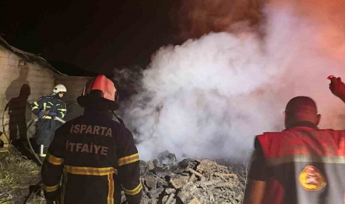 Isparta’nın Bozanönü Köyü’nde mangal yapımı sırasında çıkan kıvılcım, otluk alanda