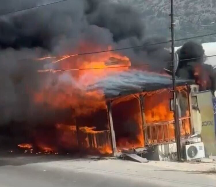 Mersin’in Erdemli ve Mezitli ilçelerinde meydana gelen üç ayrı yangın