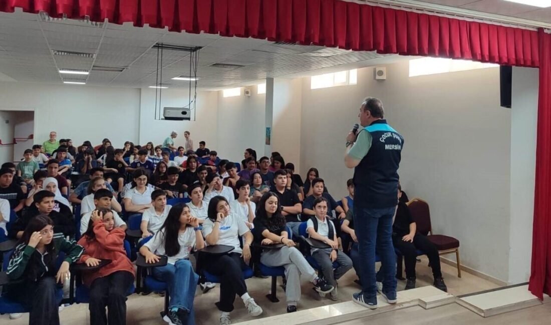 Mersin Emniyet Müdürlüğü Çocuk Şube Müdürlüğü ekipleri, kent genelindeki okullarda
