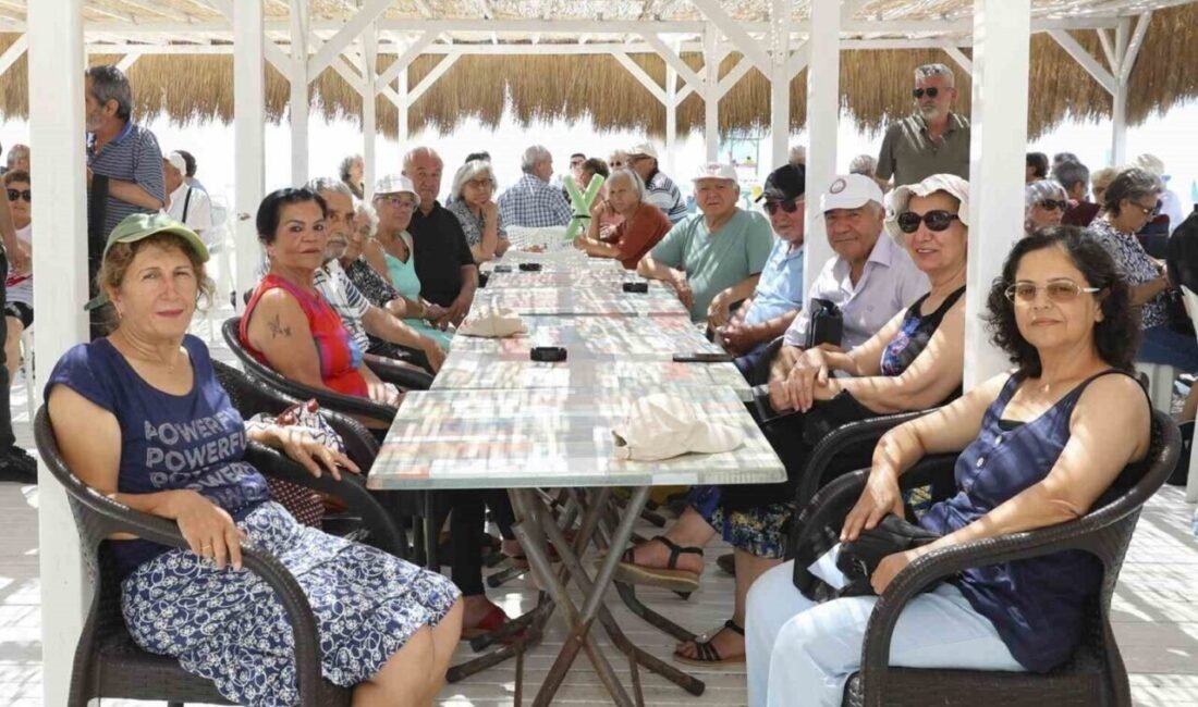 Mersin Büyükşehir Belediyesi tarafından düzenlenen ‘Yaza Merhaba’ etkinliğinde, emekliler ücretsiz