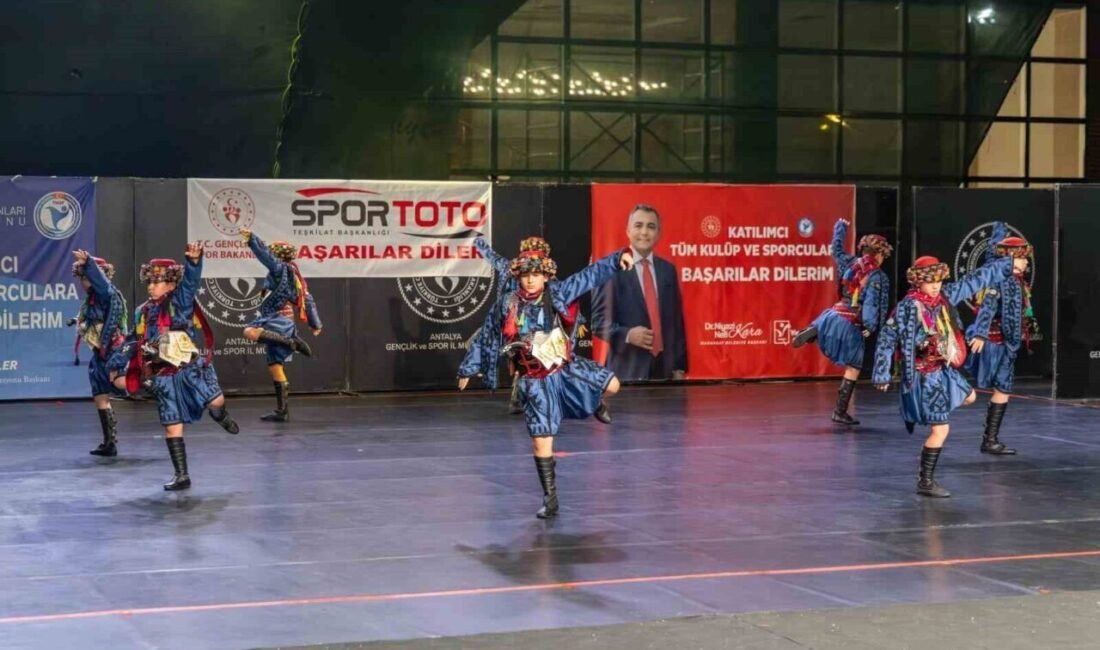 Türkiye Halk Oyunları Federasyonu ile Manavgat Belediyesi iş birliğinde düzenlenen