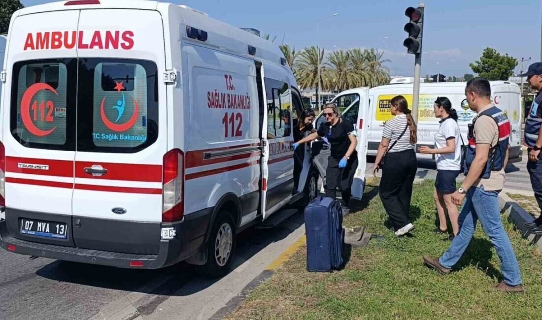 Antalya’nın Manavgat ilçesinde seyir halindeki nakliye kamyonu kavşak sisteminde otobüs