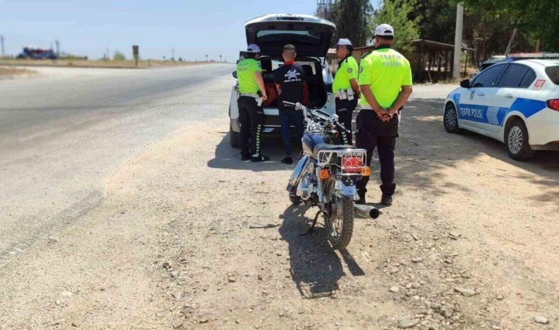 Hatay’da motosikletin üzerine yatarak ölüme meydan okuyan ve o anları
