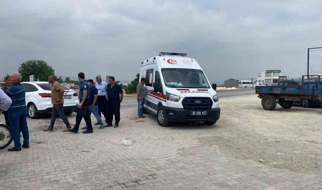 Osmaniye’de hafif ticari araca çarpan motosikletteki 2 kişi yaralandı. Kaza,