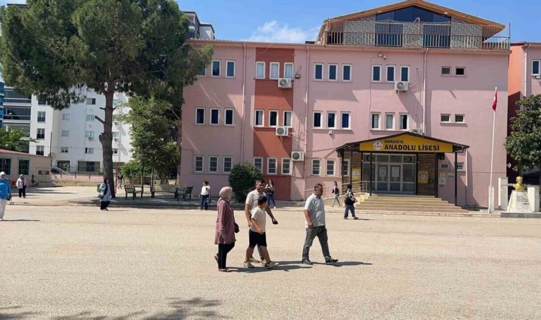 Osmaniye’de Yükseköğretim Kurumları Sınavı’nın (YKS) ilk oturumu Temel Yeterlilik Testi