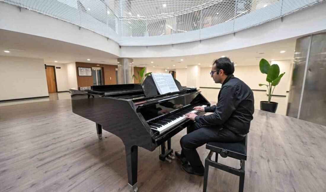 Mersinli otizmli genç piyanist Cem Görkem Gündoğdu, Fazıl Say gibi