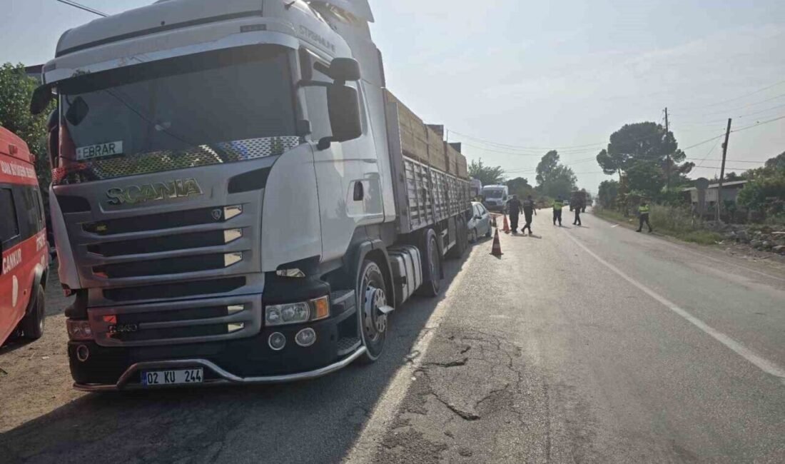 Adana’nın Kozan ilçesinde otomobilin kamyona arkadan çarpması sonucu meydana gelen