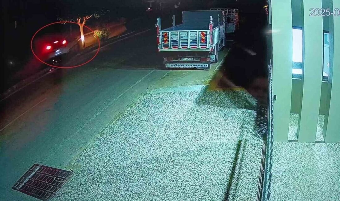 Antalya’nın Manavgat ilçesinde refüjdeki ağaca çarpan otomobil sürücüsü yaralandı. Kaza