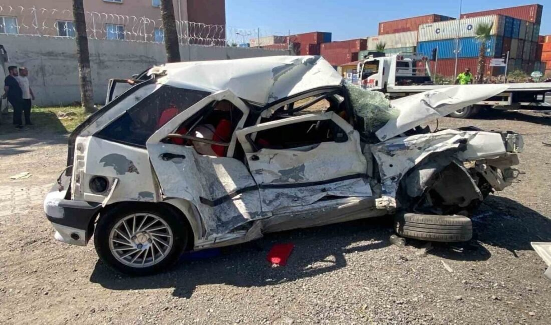 Hatay’ın İskenderun ilçesinde iki otomobilin çarpışması sonucu meydana gelen trafik