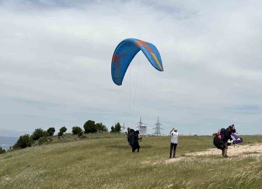 Kahramanmaraşlı yamaç paraşütü pilotu, gerçekleştirdiği uçuşla 7 saat boyunca gökyüzünde