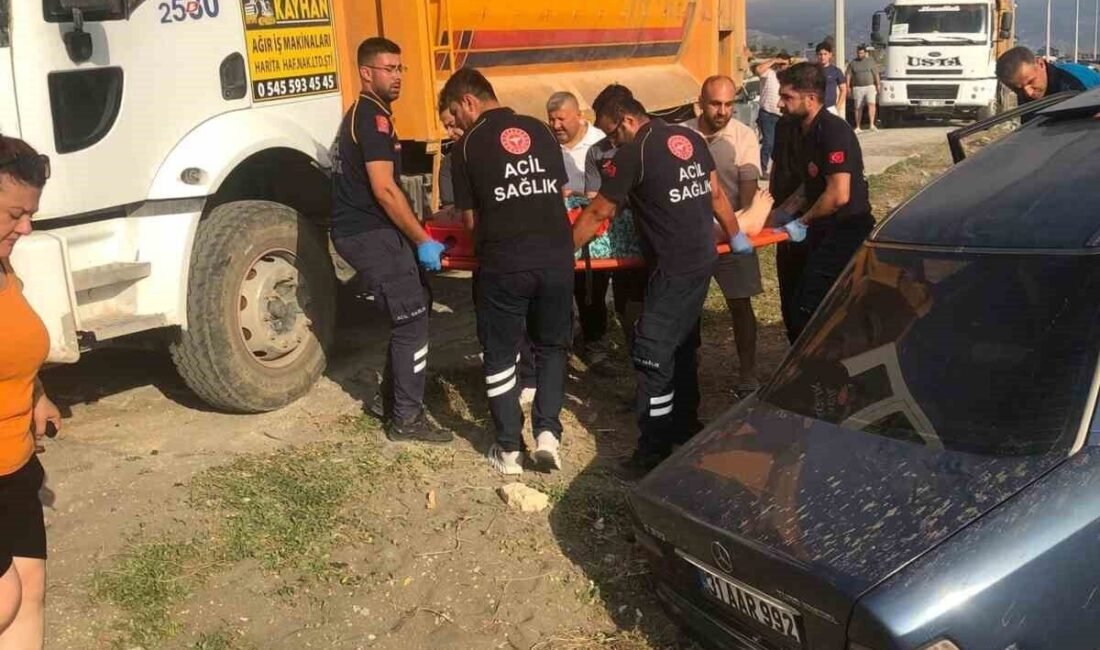 Hatay’da park halindeki araca çarparak yol kenarındaki kum tepesine saplanan