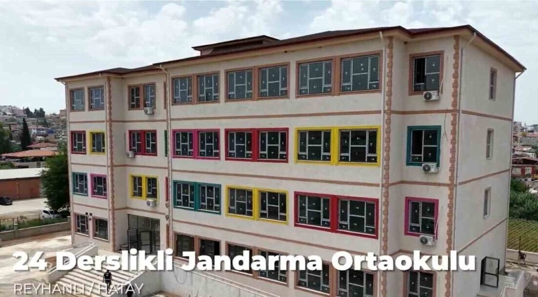 Hatay’ın Reyhanlı ilçesinde inşa edilen 24 derslikli Jandarma Ortaokulu inşaatında