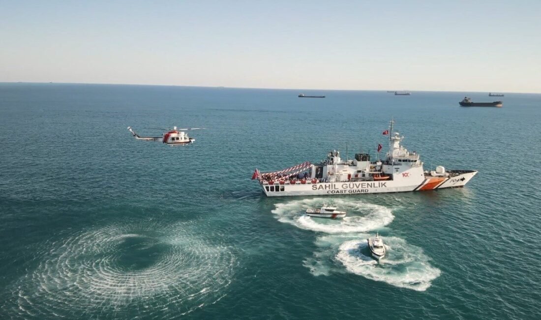 Sahil Güvenlik Mersin’de görev başında: Binlerce gemi ve tekne denetlendi Mersin’de Sahil Güvenlik Komutanlığı ekipleri, kentin huzur ve güvenliğini sağlamak
