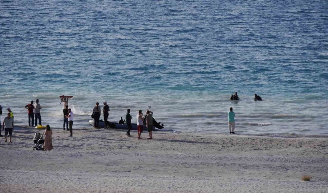 Burdur’un Yeşilova ilçesinde Salda Gölü’ne giren baba ve oğlu boğulurken,