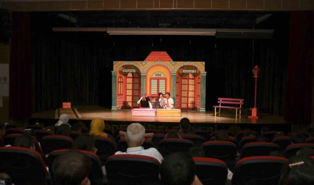 Mersin Büyükşehir Belediyesi Şehir Tiyatrosu, çocuklara tiyatroyu sevdirmek için kentin