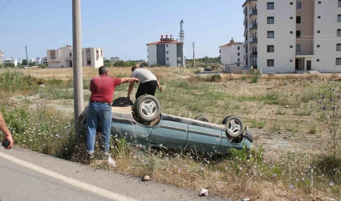 Antalya’nın Serik ilçesinde kontrolden çıkan otomobilin şarampole yuvarlanması sonucu hafif