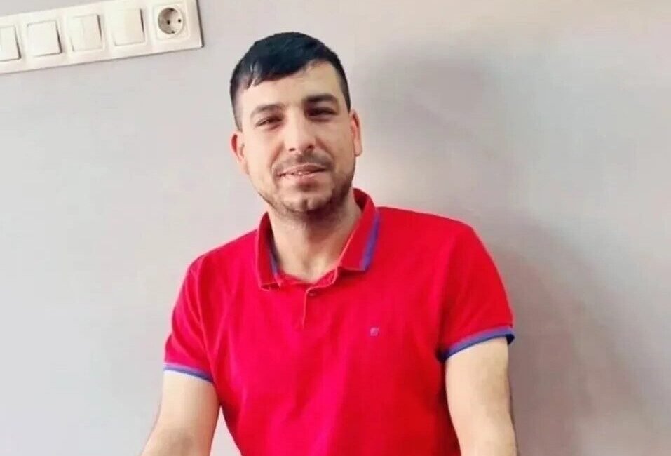 Adana’da sokakta yürüyen genç, uğradığı silahlı saldırı sonucunda öldürüldü. Olay,