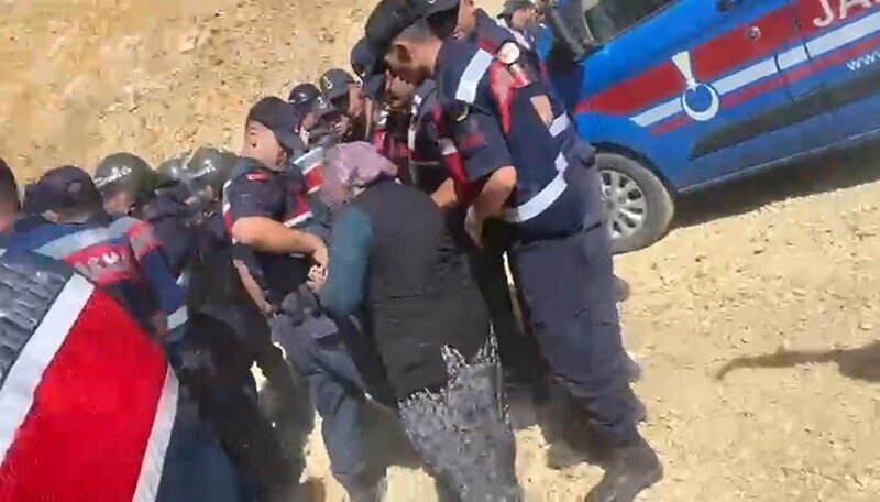 Direkli köylü sakinlerinin yaklaşık 5 gündür süren eylemleri sebebiyle DSİ