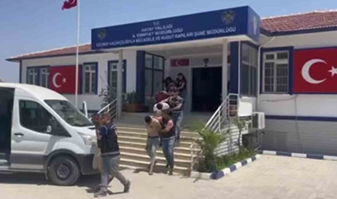 Hatay’da elektronik şirketi LG logolu teknik servis aracıyla göçmen kaçırırken
