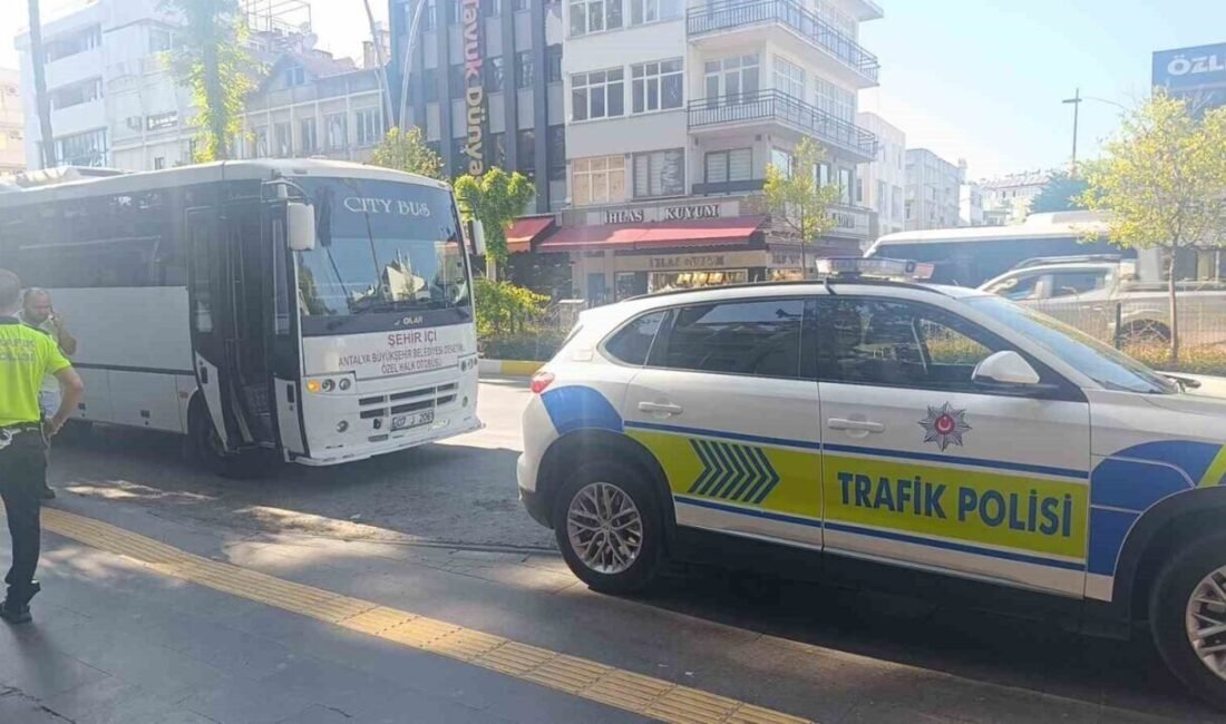 Antalya’nın Manavgat ilçesinde süresi dolmuş ehliyetle minibüs kullandığı tespit edilen