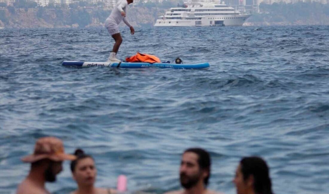 Antalya’ya termometreler 33 dereceyi gösterirken ÖSYM tarafından düzenlenen YKS’nin ikinci