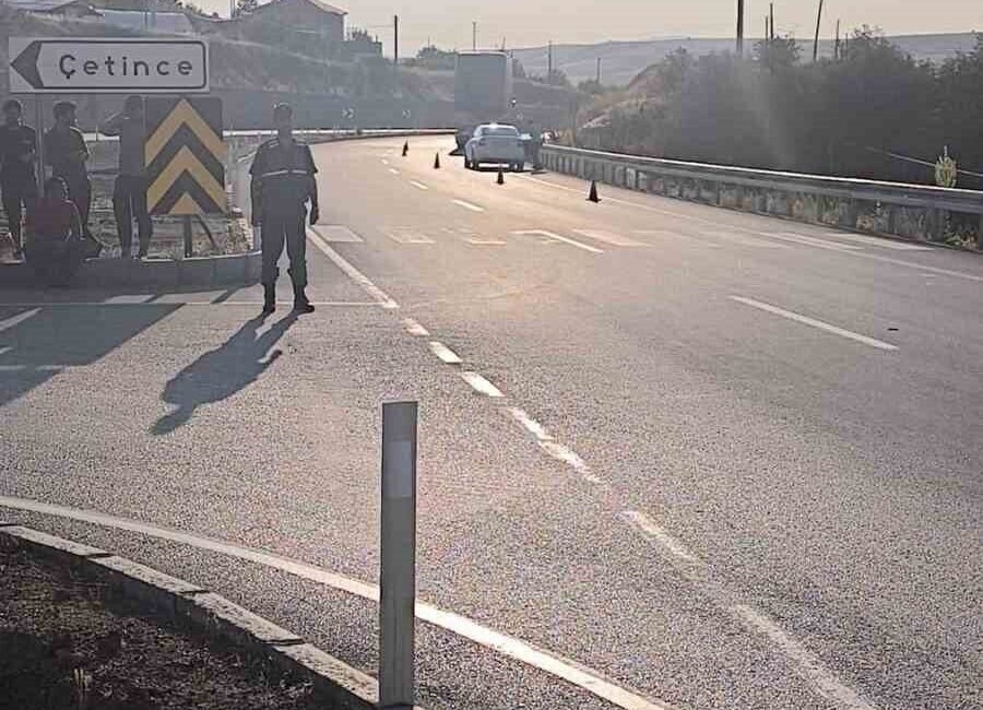 Isparta’nın Yalvaç ilçesinde tırın çarptığı 15 yaşındaki çocuk ağır yaralandı.