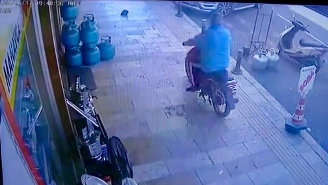 Antalya’nın Manavgat ilçesinde motosikletli 1 kişi, tüpçü dükkanının önünde bulunan