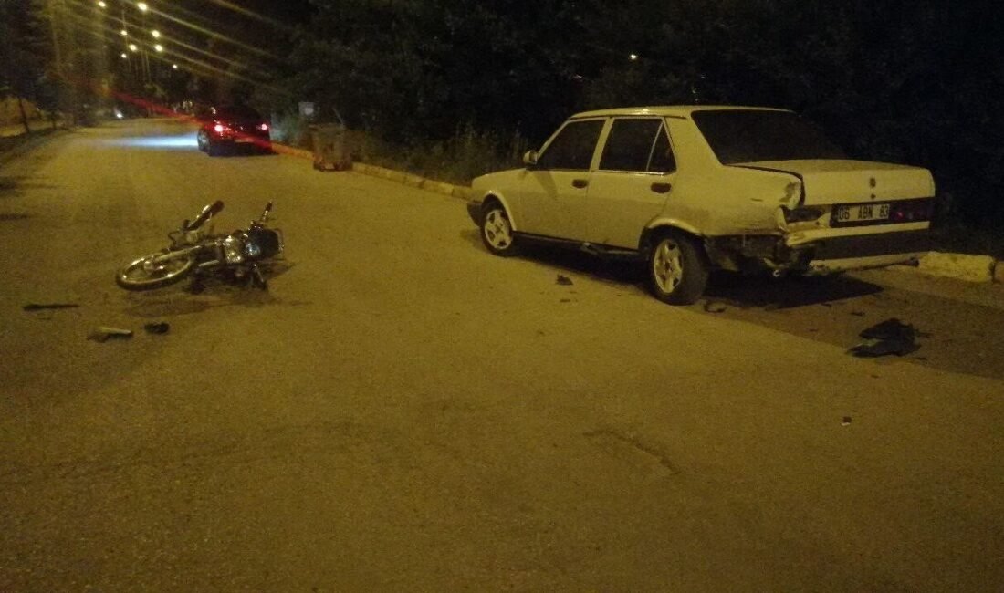 Isparta’nın Yalvaç ilçesinde 17 yaşındaki motosiklet sürücüsü, park halindeki araca