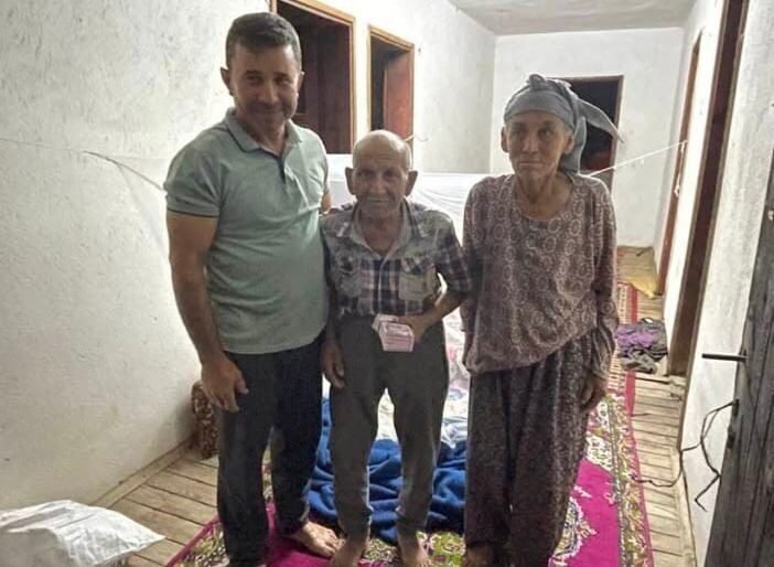 Antalya’nın Serik ilçesinde çıkan yangında hem evini hem de parasını