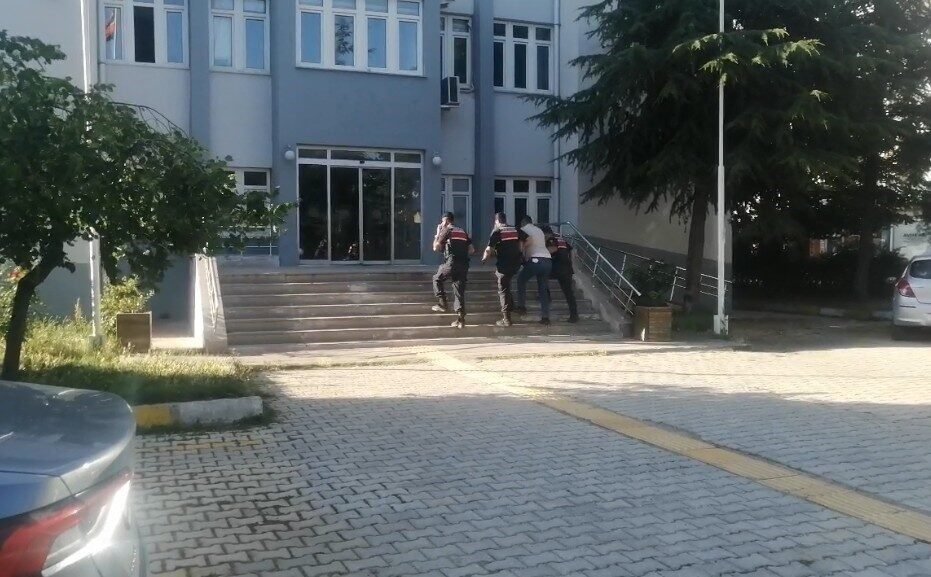Isparta’nın Yalvaç ilçesinde bir ticari aracın çarptığı yaya hayatını kaybetti.