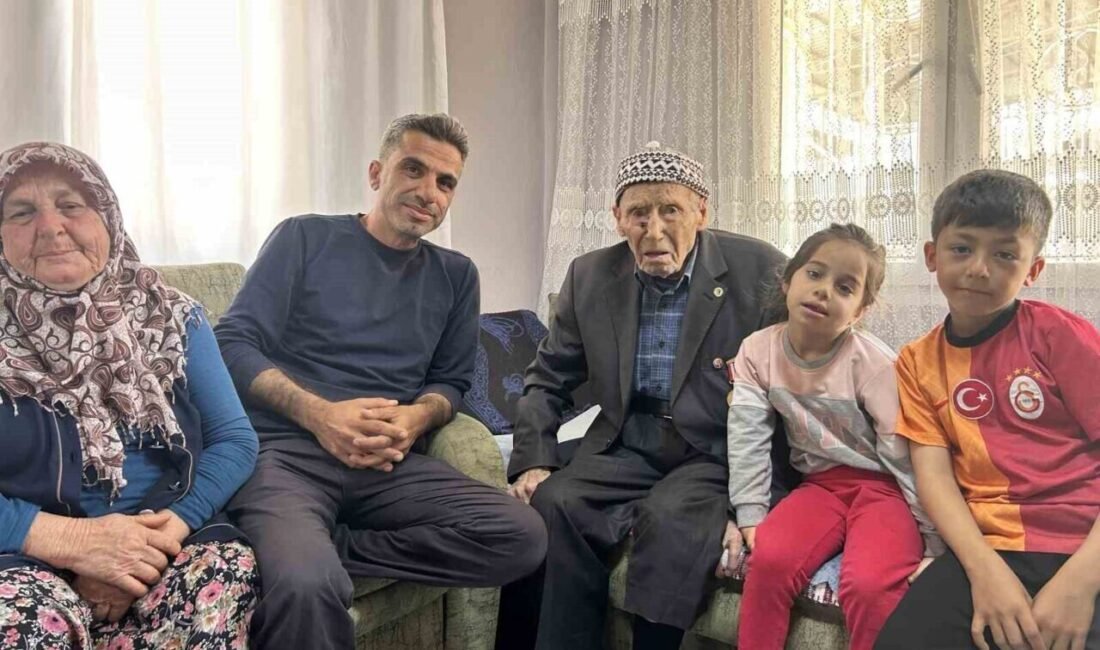 Hatay’ın İskenderun ilçesinde yaşayan 103 yaşındaki Kore gazisi Derviş Karakuş,