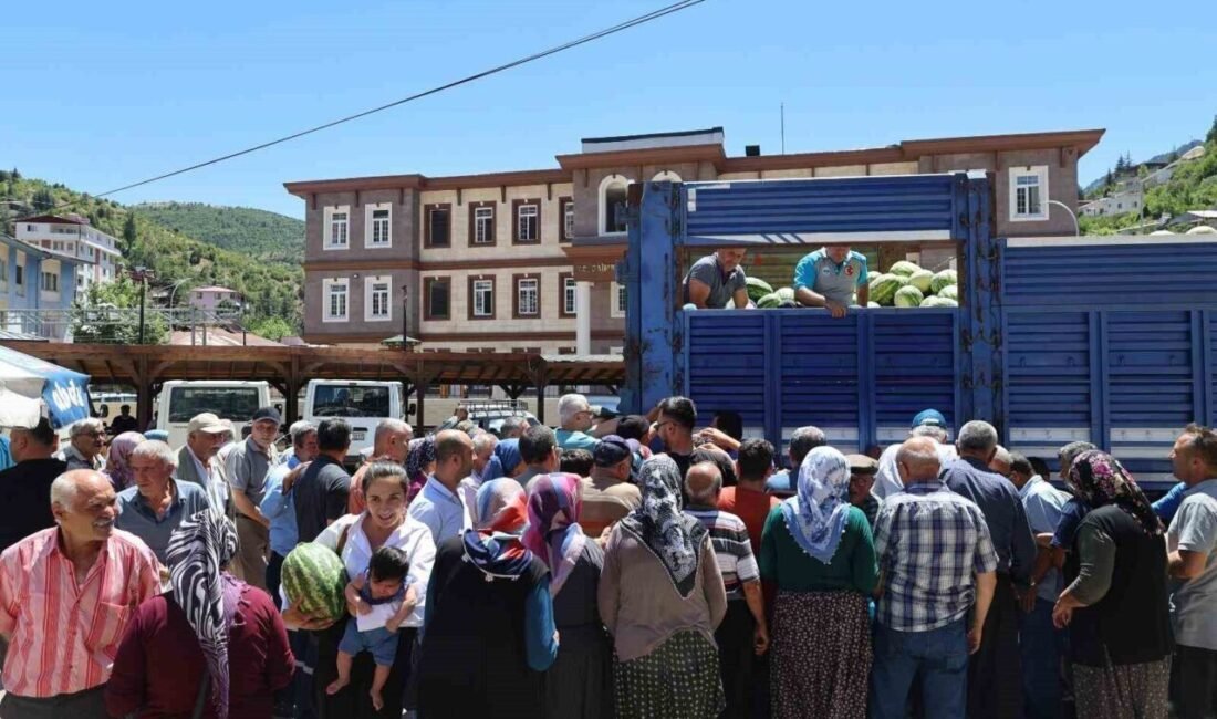 ADANA (İHA) – Adana’nın Saimbeyli ilçesinde 20 ton karpuz, üreticiden