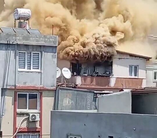 Adana’da müstakil bir evin üst katında elektrik kontağından çıkan yangın